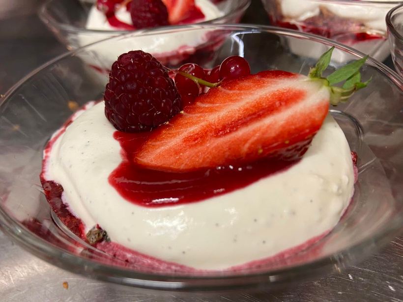 Panna cotta et fruits rouges